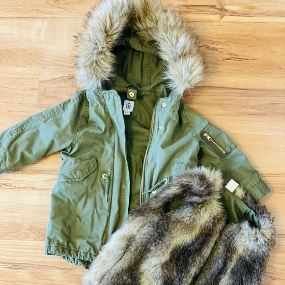 2T Gap 3-in-1 Girls Parka - Picture 2 of 2